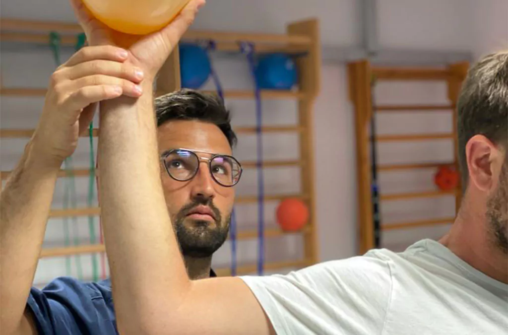 Trattamento dell'instabilità alla spalla con fisioterapia specialistica