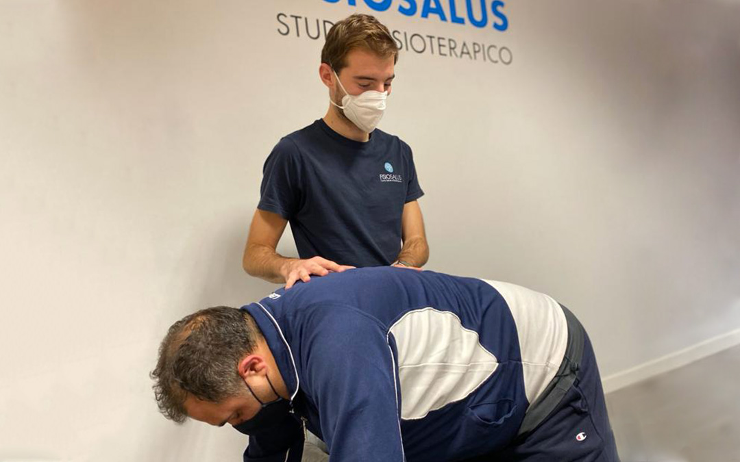 Esercizi terapeutici per trattare la lombosciatalgia alla Fisiosalus.
