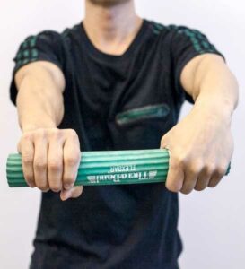 Esperimento di esercizio con Flexbar per l'epicondilite del gomito