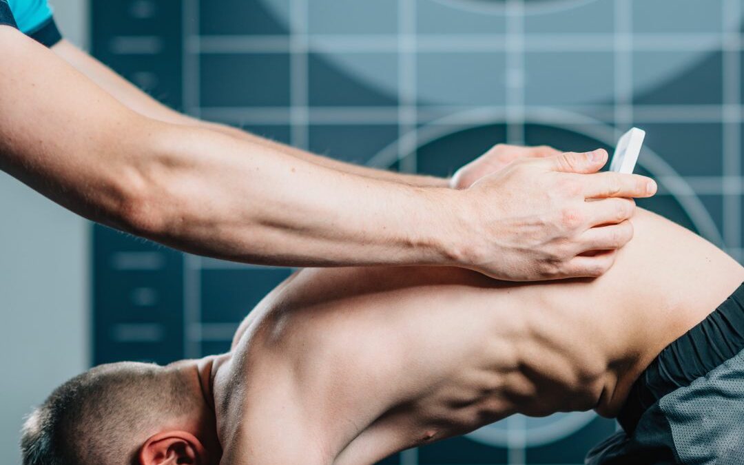 Riabilitazione posturale per scoliosi adolescenziale: fisioterapia, esercizi e prevenzione